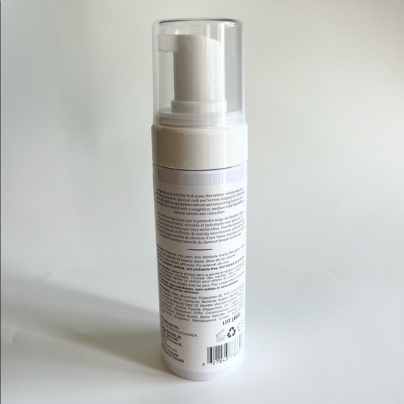 ❤️ 2/$20 || NEW Vor - Secrets in the Snow Soft Styling Foam - Picture 2 of 3